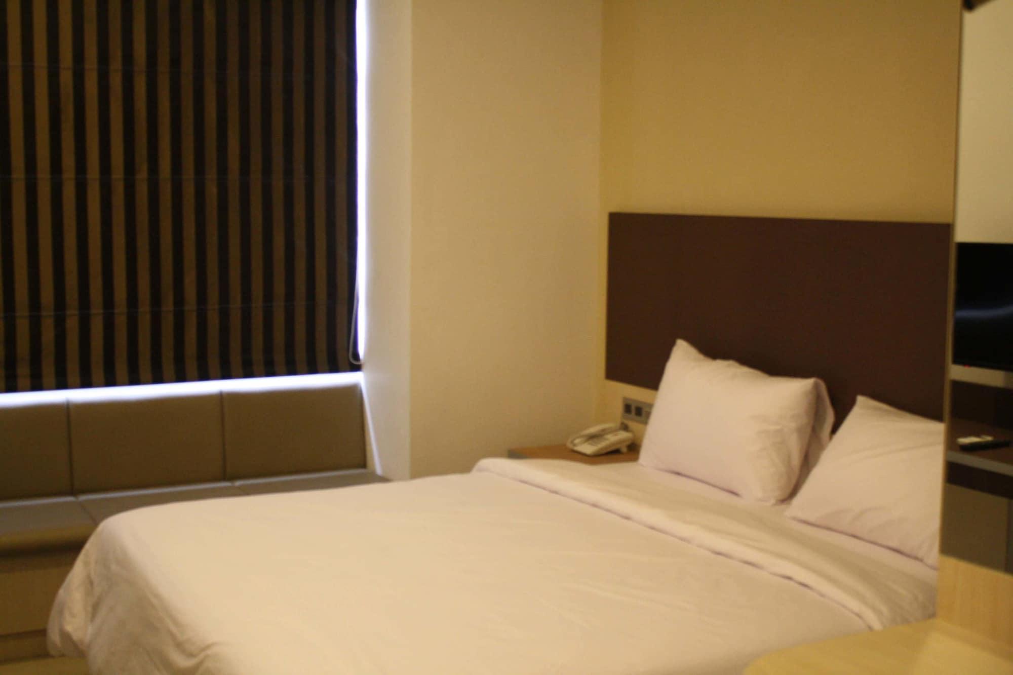 Sparks Odeon Sukabumi, Artotel Curated Екстериор снимка