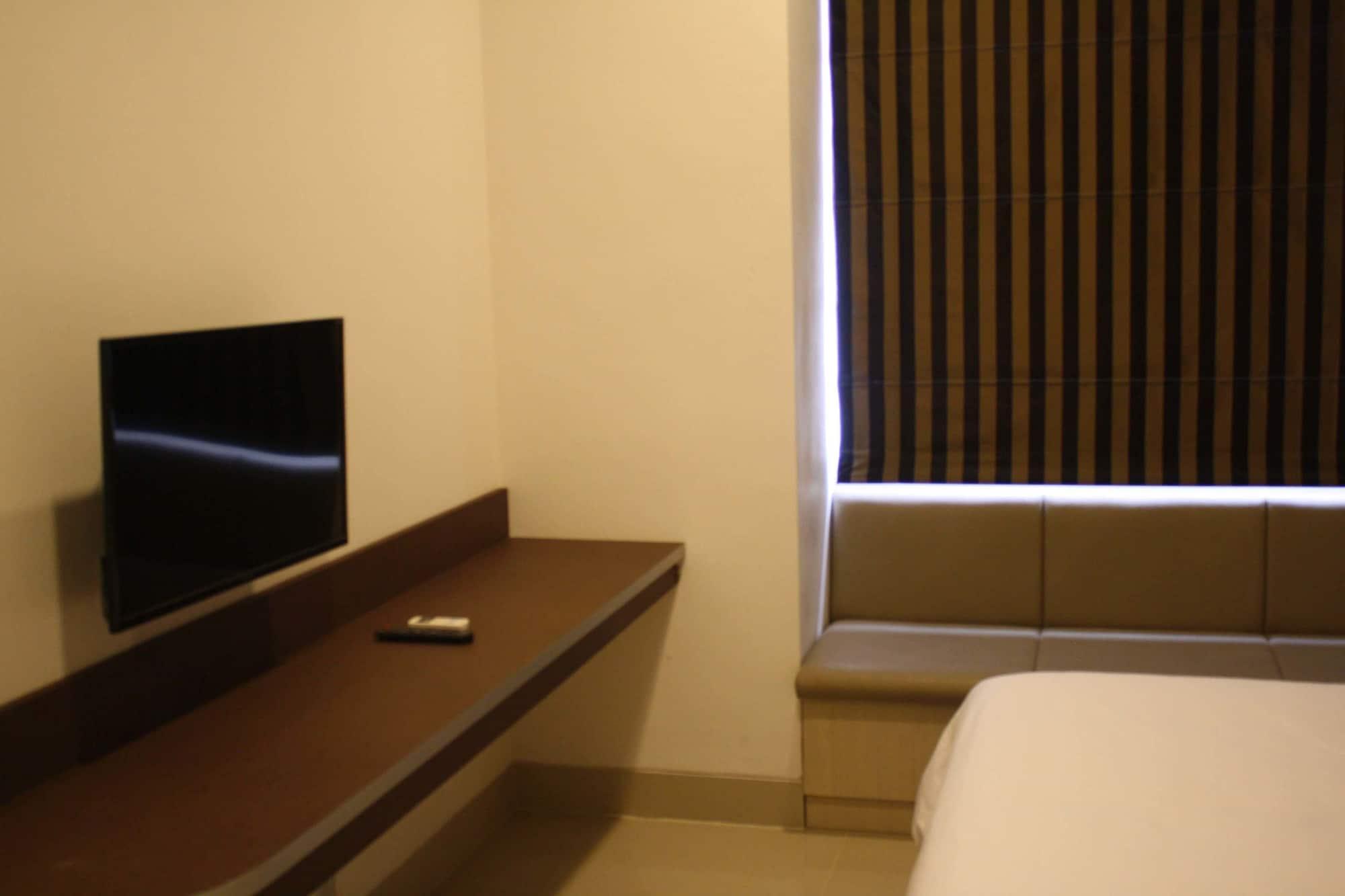 Sparks Odeon Sukabumi, Artotel Curated Екстериор снимка