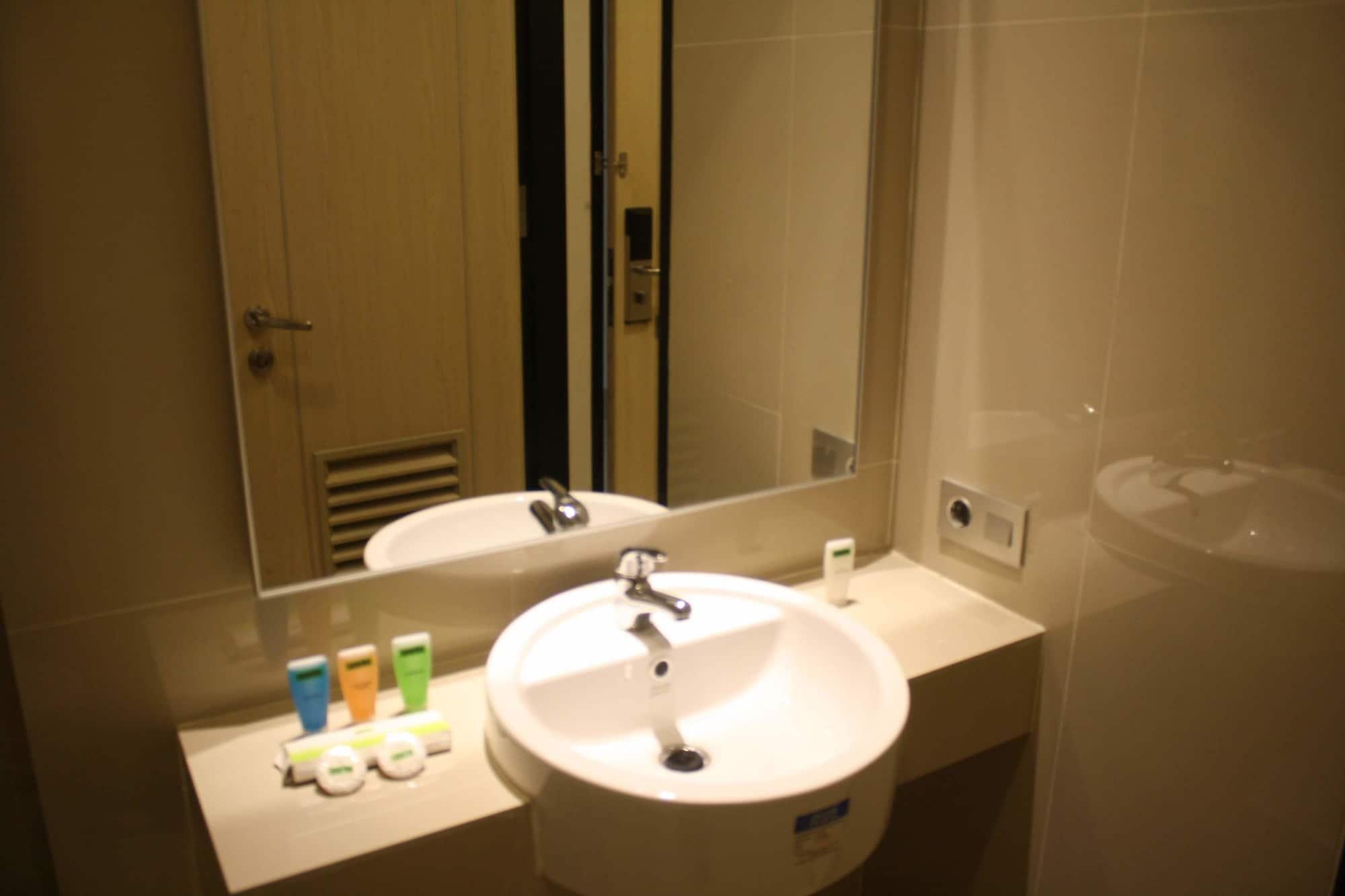 Sparks Odeon Sukabumi, Artotel Curated Екстериор снимка