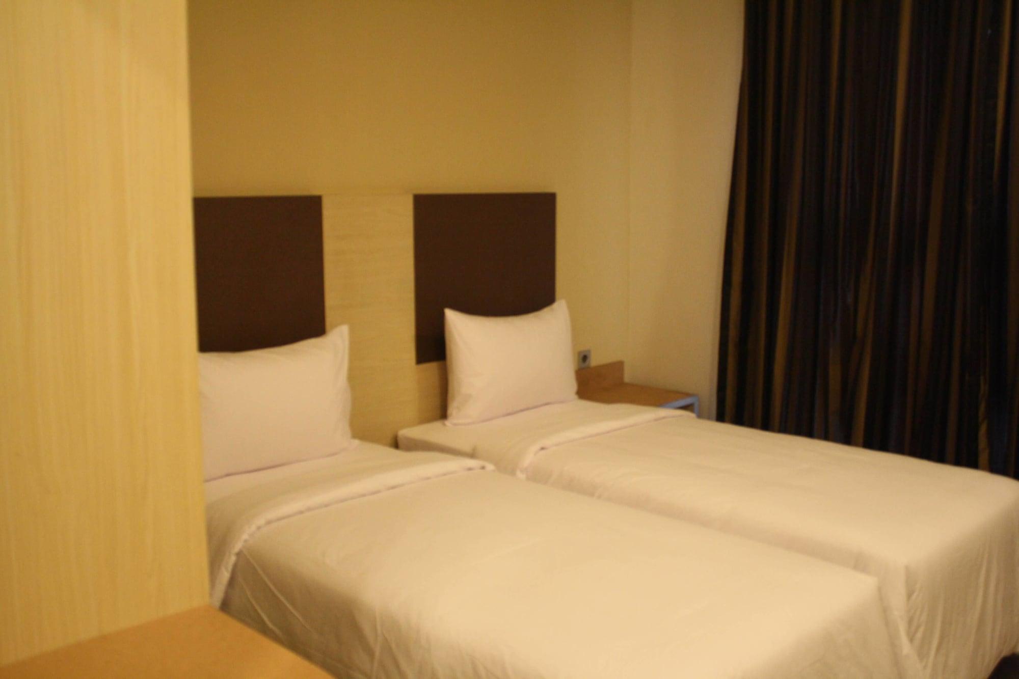 Sparks Odeon Sukabumi, Artotel Curated Екстериор снимка
