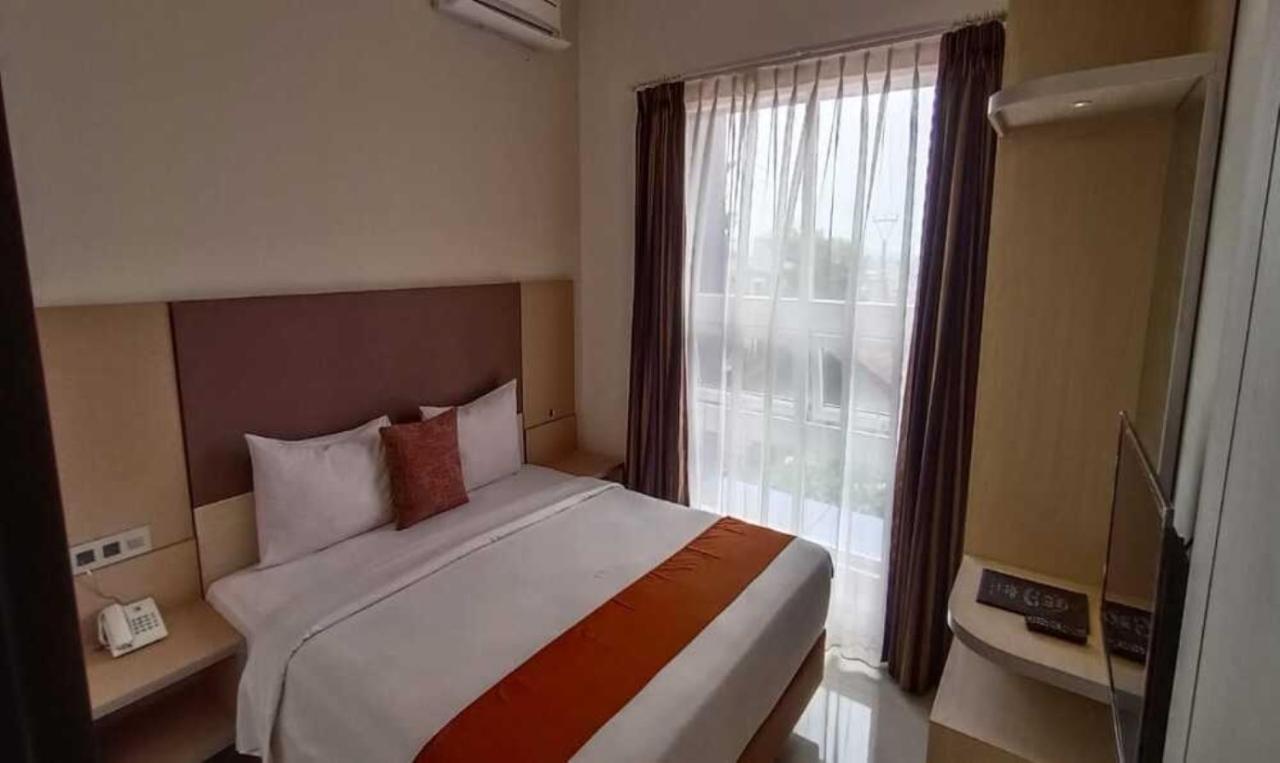 Sparks Odeon Sukabumi, Artotel Curated Екстериор снимка