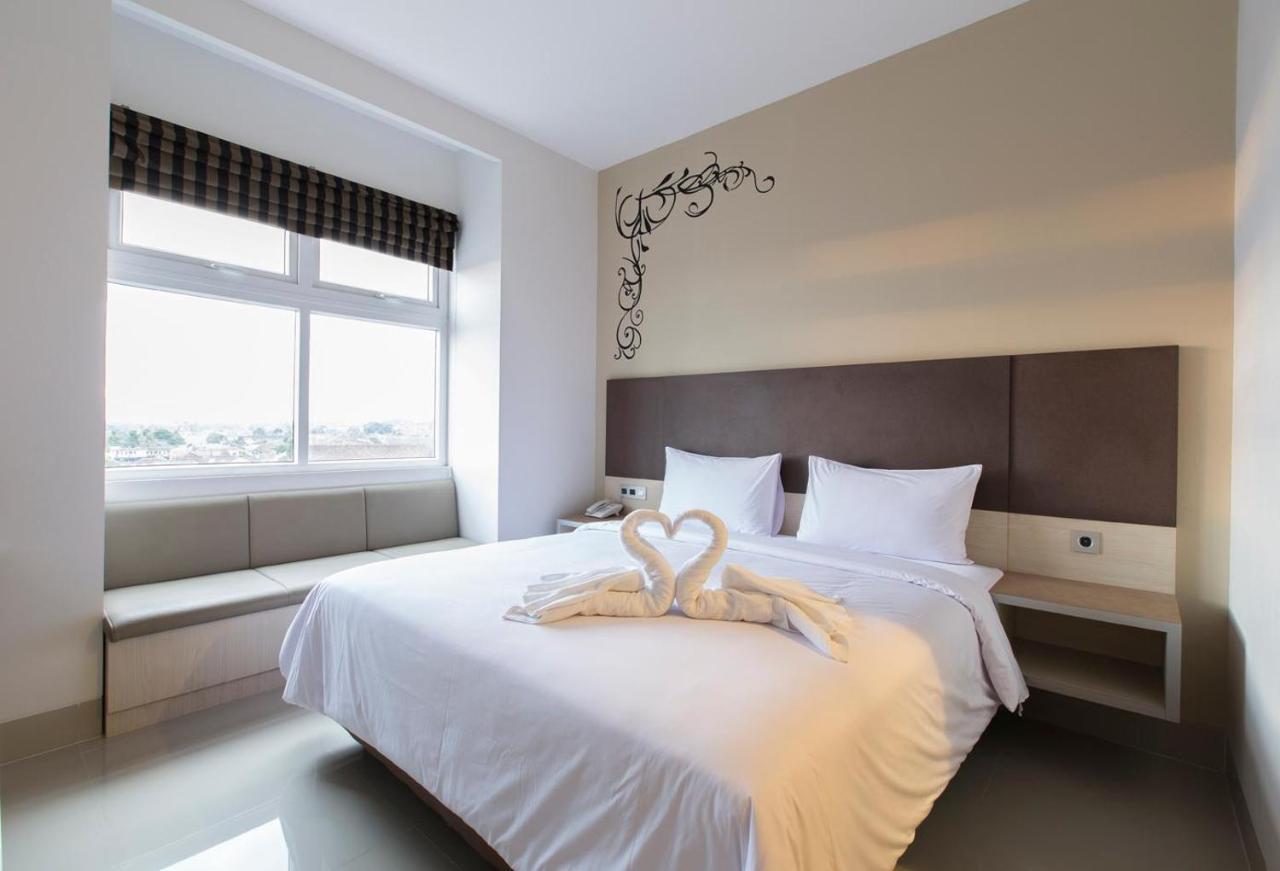 Sparks Odeon Sukabumi, Artotel Curated Екстериор снимка
